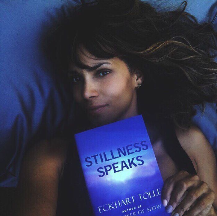 Halle Berry a eu 55 ans et elle a révélé ce qu’elle fait pour avoir l’air d’avoir 25 ans