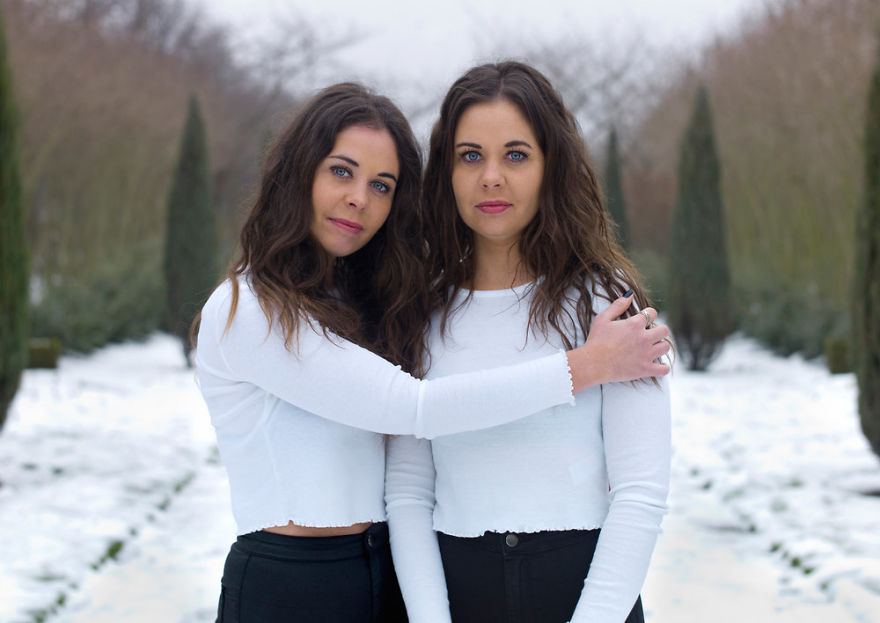 Ces portraits de jumeaux identiques montrent à quel point ils sont différents
