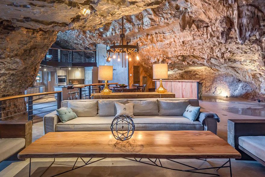 Quelqu’un vend une maison incroyable cachée dans une grotte et l’intérieur est encore mieux que l’extérieur