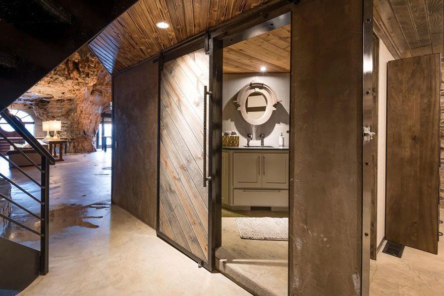 Quelqu’un vend une maison incroyable cachée dans une grotte et l’intérieur est encore mieux que l’extérieur