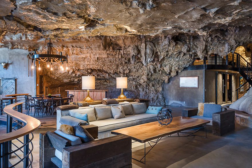 Quelqu’un vend une maison incroyable cachée dans une grotte et l’intérieur est encore mieux que l’extérieur