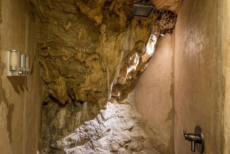 Quelqu’un vend une maison incroyable cachée dans une grotte et l’intérieur est encore mieux que l’extérieur