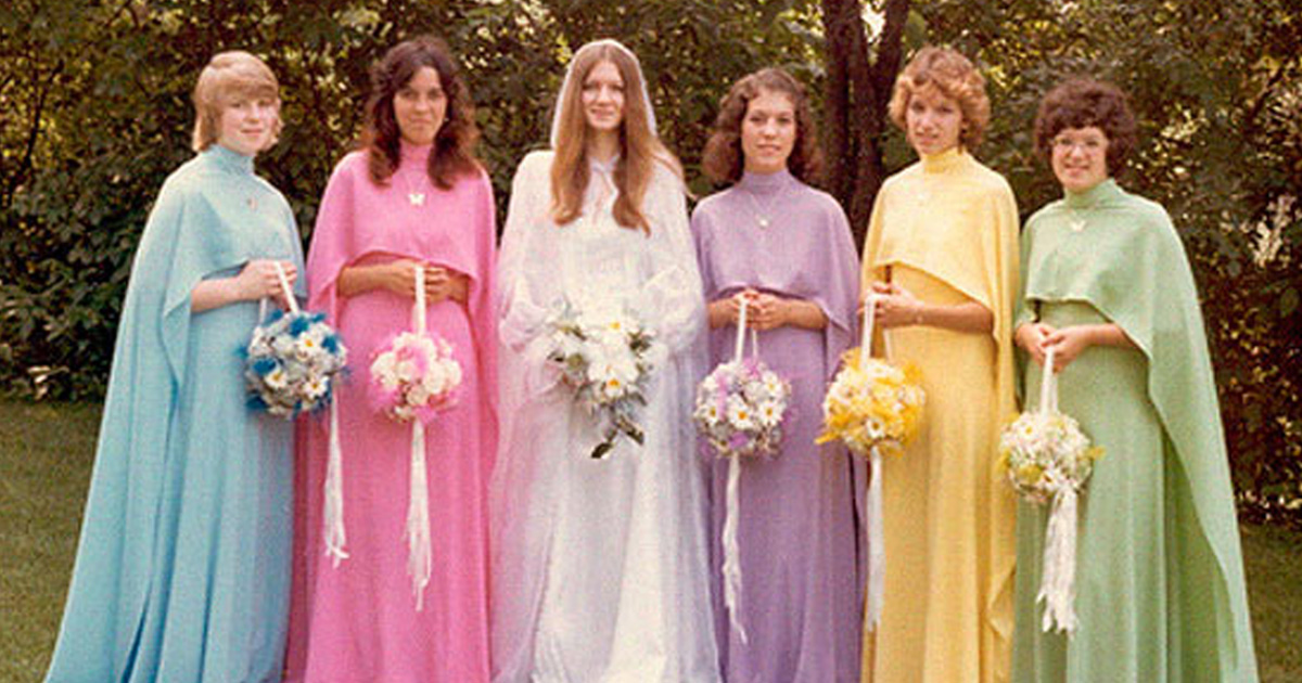 22 anciennes robes ridicules de demoiselles d’honneur qui montrent à quel point les temps ont changé