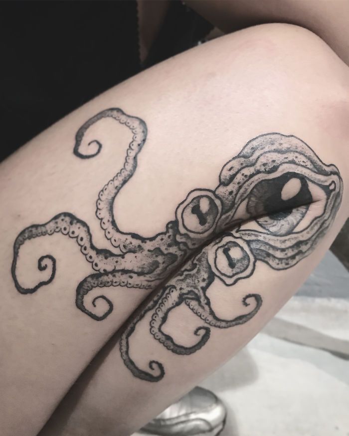 12 tatouages brillants qui révèlent toute leur splendeur seulement lorsque vous étendez le bras ou la jambe