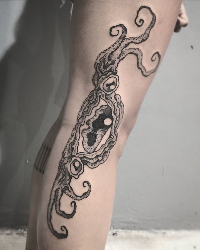12 tatouages brillants qui révèlent toute leur splendeur seulement lorsque vous étendez le bras ou la jambe