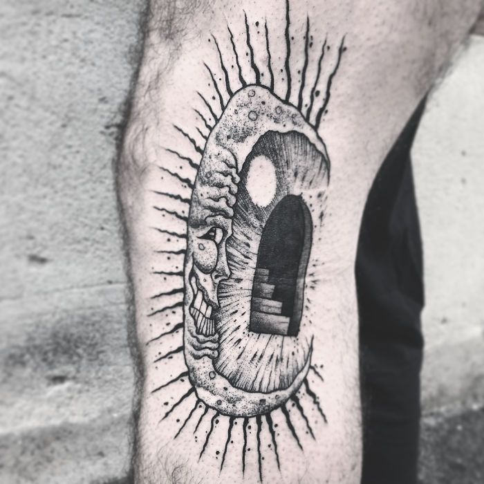 12 tatouages brillants qui révèlent toute leur splendeur seulement lorsque vous étendez le bras ou la jambe