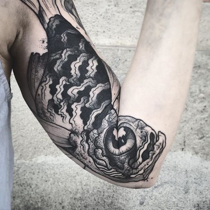 12 tatouages brillants qui révèlent toute leur splendeur seulement lorsque vous étendez le bras ou la jambe