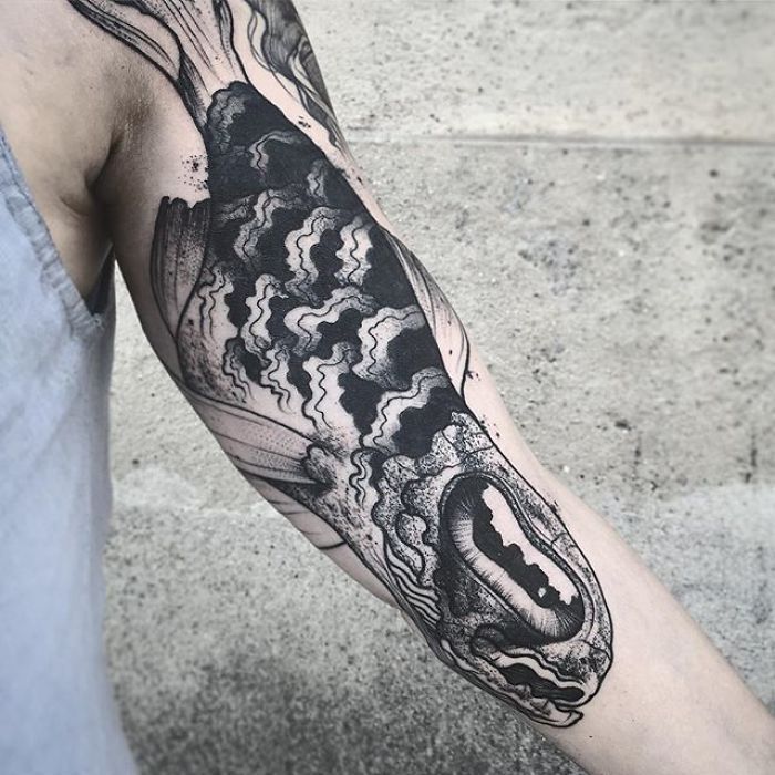 12 tatouages brillants qui révèlent toute leur splendeur seulement lorsque vous étendez le bras ou la jambe