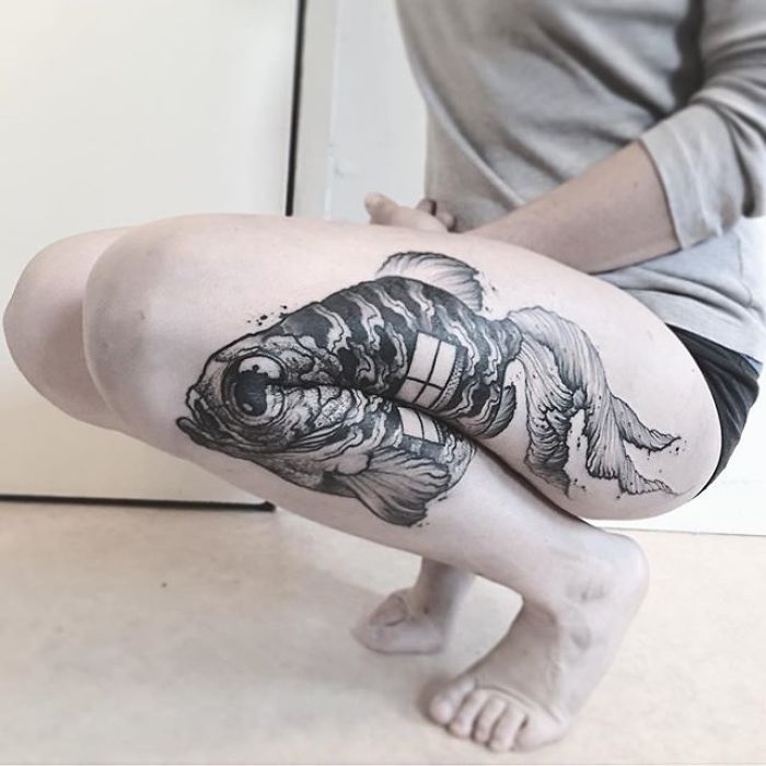 12 tatouages brillants qui révèlent toute leur splendeur seulement lorsque vous étendez le bras ou la jambe