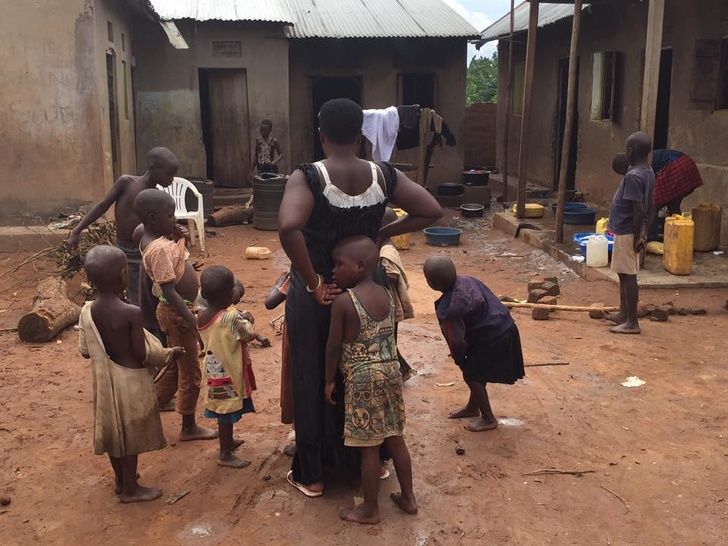 Cette femme ougandaise qui a donné naissance à 44 enfants a dévoilé à quoi ressemble sa vie