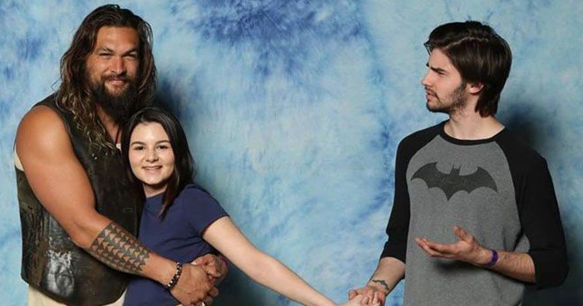 14 fois où Jason Momoa s’est foutu de la gueule des gars quand des couples lui ont demandé une photo avec lui