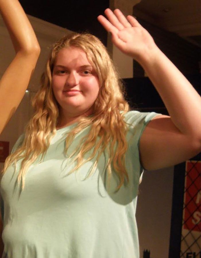 Une adolescente en surpoids a surpris tout le monde en perdant 64 kilos pour pouvoir porter sa robe de soirée