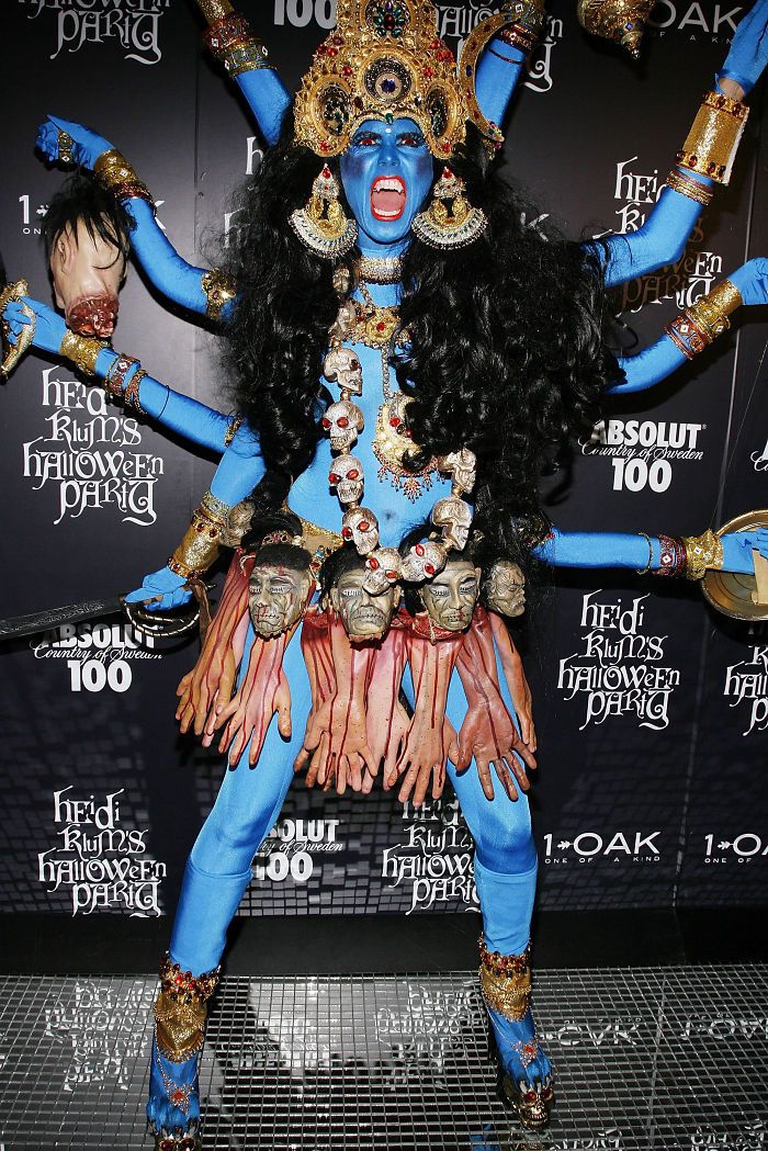 Heidi Klum a enfin dévoilé son costume de cette année et a prouvé une fois de plus qu’elle est la reine de l’Halloween