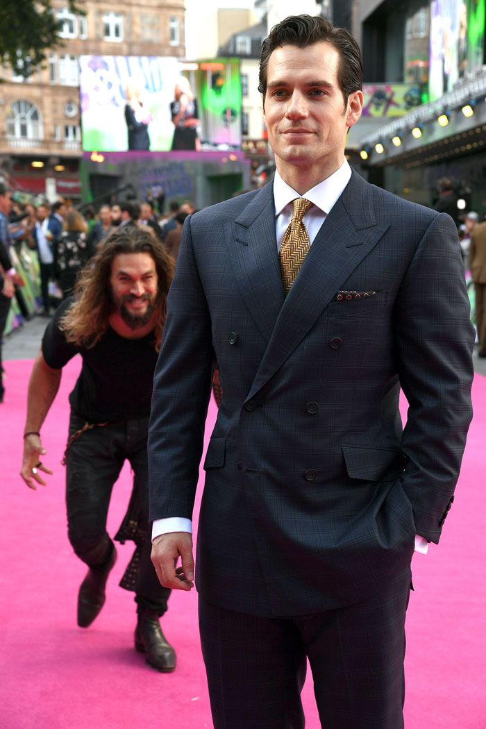 14 fois où Jason Momoa s’est foutu de la gueule des gars quand des couples lui ont demandé une photo avec lui