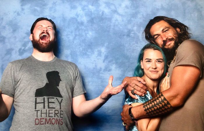 14 fois où Jason Momoa s’est foutu de la gueule des gars quand des couples lui ont demandé une photo avec lui