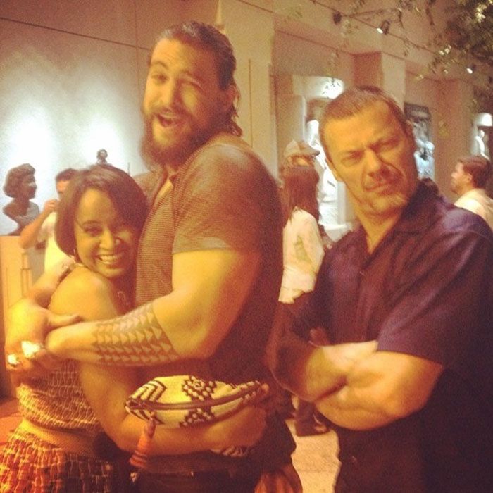 14 fois où Jason Momoa s’est foutu de la gueule des gars quand des couples lui ont demandé une photo avec lui