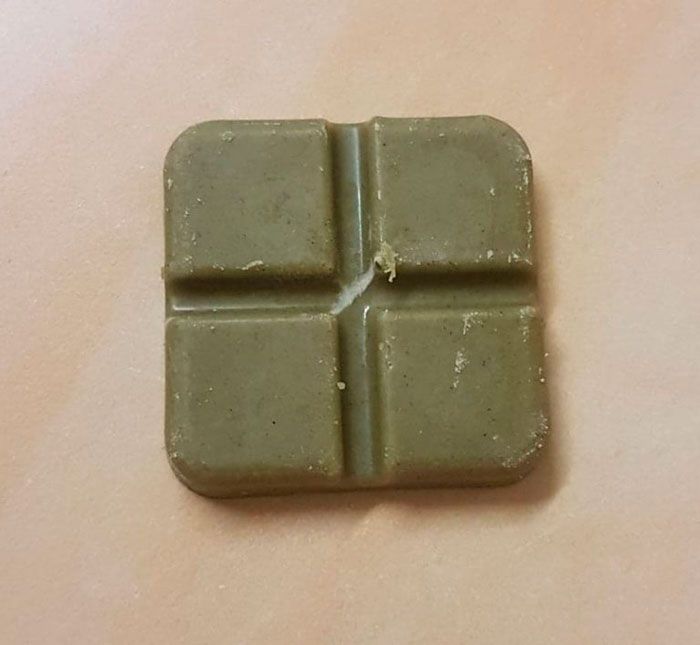 L’échec hilarant de cette mère est devenu viral quand sa fille de 9 ans a mangé les « chocolats » d’un calendrier de l’avent pour chats pendant 11 jours