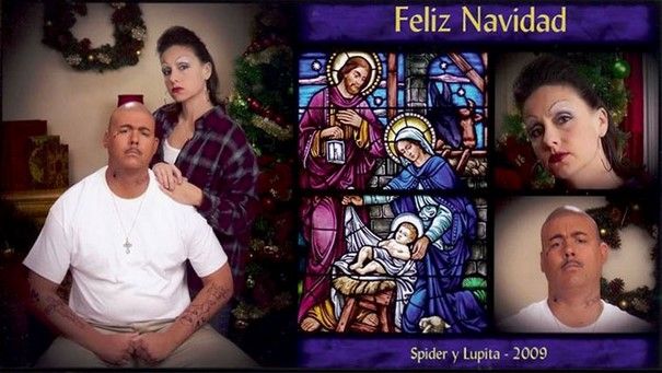 Cette famille envoie les cartes de Noël les plus embarrassantes depuis 16 ans et c’est trop drôle