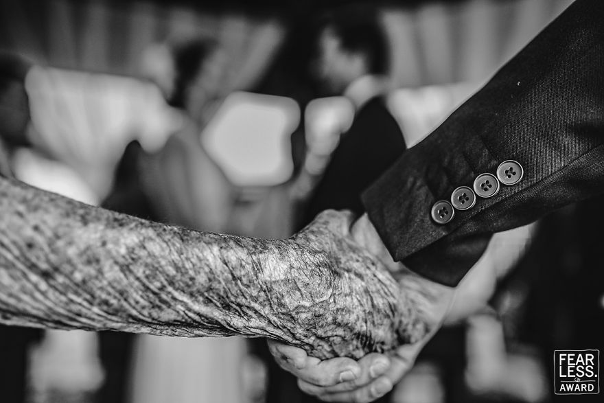 Les 33 meilleures photos de mariage de l’année montrent ce qui arrive quand tu payes un bon photographe