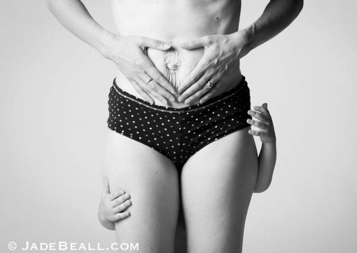 Cette photographe montre les corps de femmes après la grossesse et ce n’est pas ce qu’on voit dans les magazines
