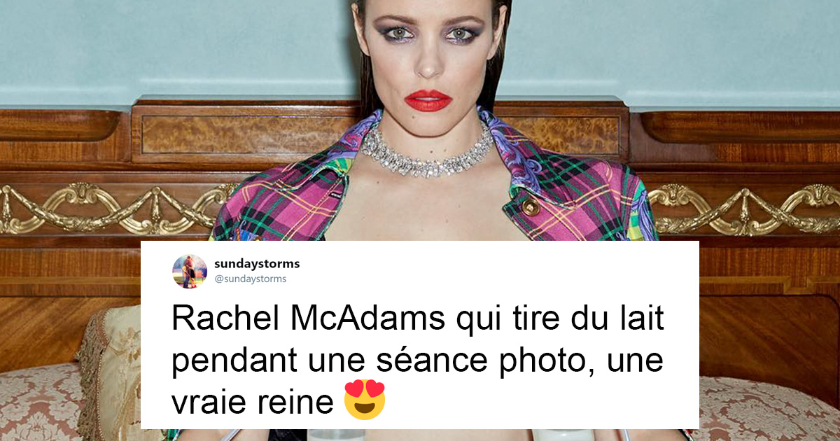 Rachel McAdams pose vêtue de Versace tout en tirant du lait