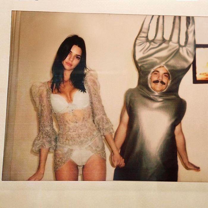 Ce gars n’arrête pas de se photoshoper dans les photos de Kendall Jenner et ça les rend 10 fois mieux (29 images)