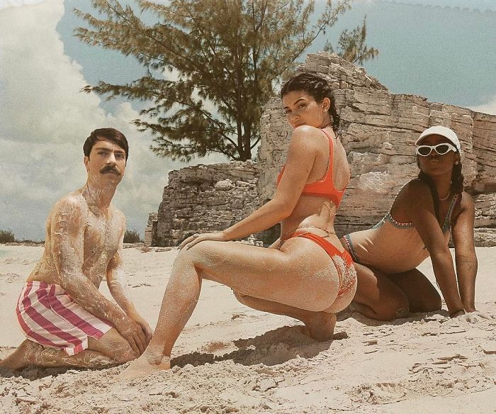 Ce gars n’arrête pas de se photoshoper dans les photos de Kendall Jenner et ça les rend 10 fois mieux (29 images)