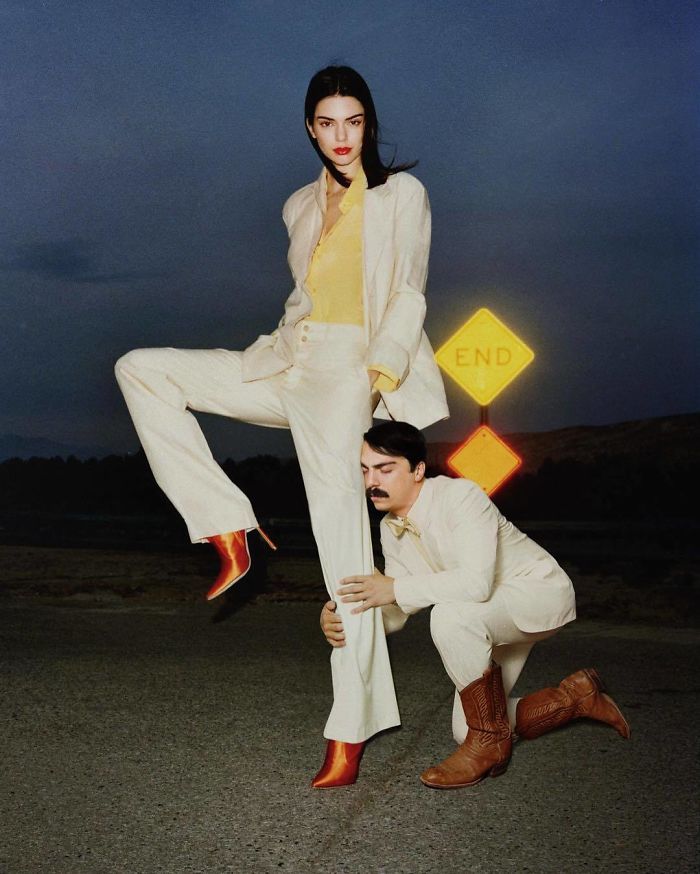 Ce gars n’arrête pas de se photoshoper dans les photos de Kendall Jenner et ça les rend 10 fois mieux (29 images)