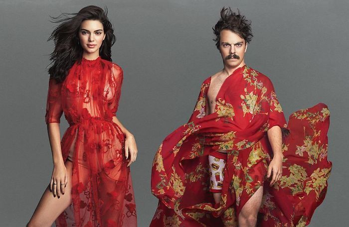 Ce gars n’arrête pas de se photoshoper dans les photos de Kendall Jenner et ça les rend 10 fois mieux (29 images)