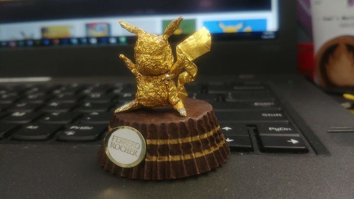 Cet artiste chinois crée de minuscules sculptures à l’aide d’emballages Ferrero Rocher (28 images)