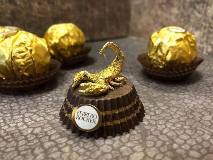 Cet artiste chinois crée de minuscules sculptures à l’aide d’emballages Ferrero Rocher (28 images)