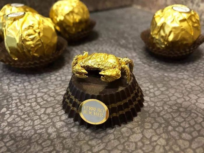Cet artiste chinois crée de minuscules sculptures à l’aide d’emballages Ferrero Rocher (28 images)
