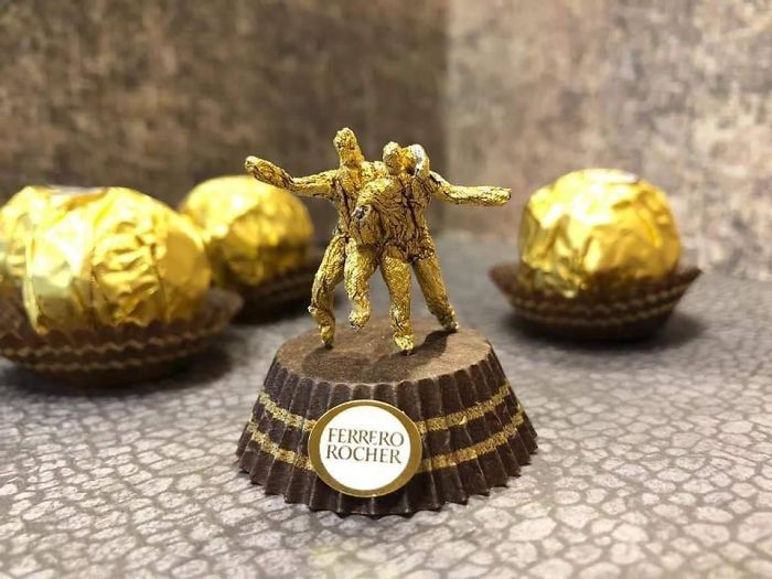 Cet artiste chinois crée de minuscules sculptures à l’aide d’emballages Ferrero Rocher (28 images)