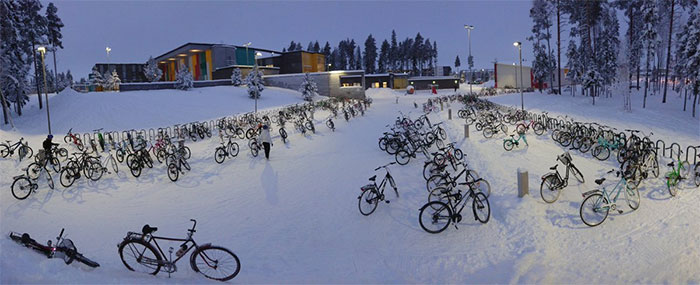 En Finlande, les enfants continuent d’aller à l’école à vélo même lorsqu’il fait -17 °C et c’est une leçon pour nous tous