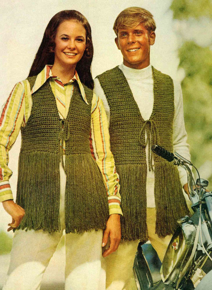 22 tenues ridicules pour elle et lui des années 1970 que vous ne voudriez pas porter en public aujourd’hui