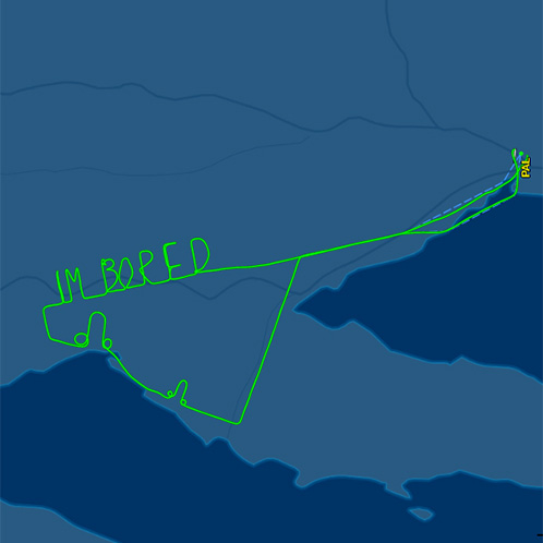 Ce pilote s’ennuyait tellement lors d’un vol d’essai de 2 heures qu’il l’a écrit dans le ciel