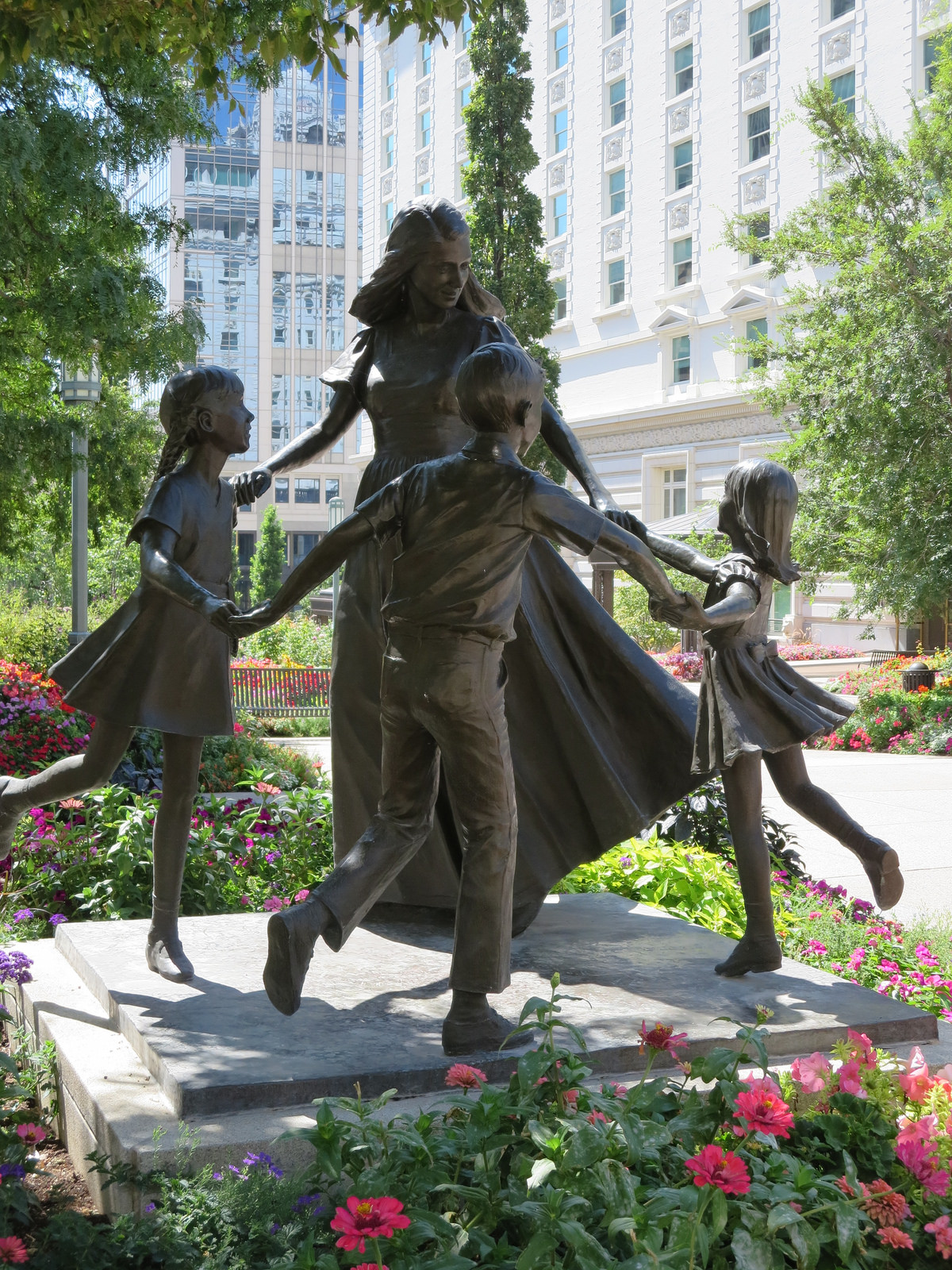 16 magnifiques sculptures du monde entier faites avec amour pour les mères