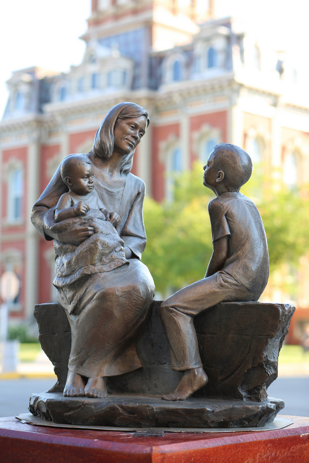 16 magnifiques sculptures du monde entier faites avec amour pour les mères