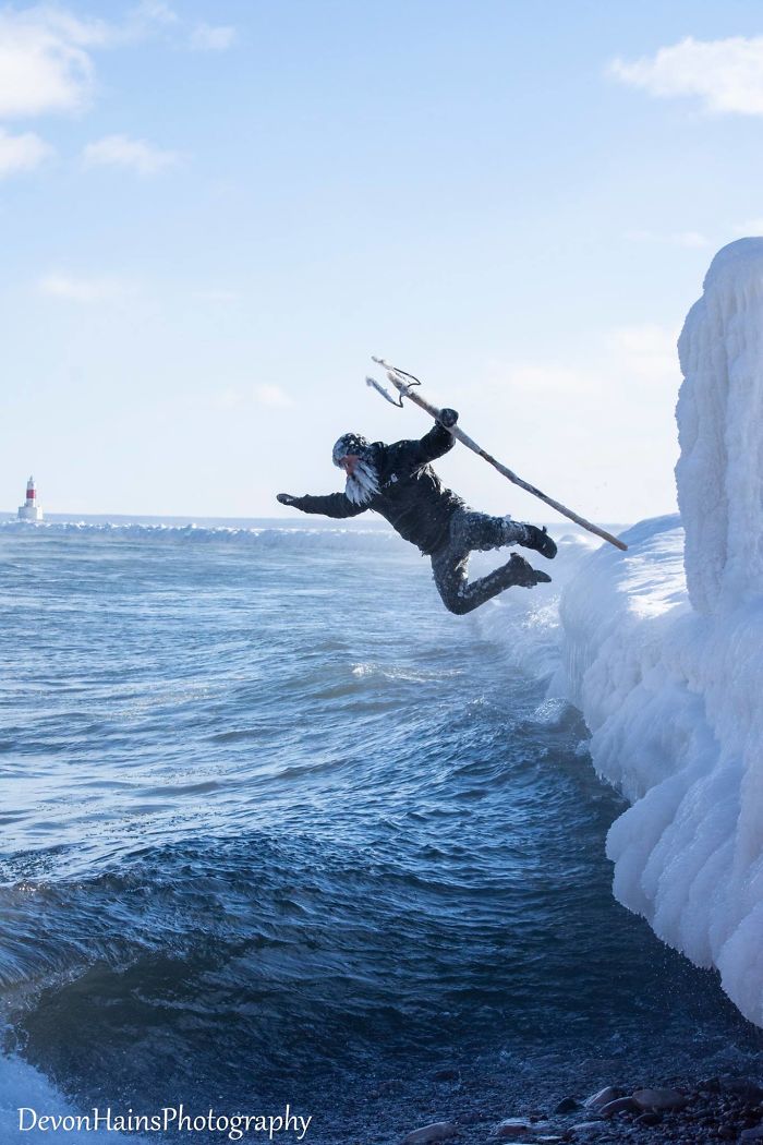 Ces surfeurs ont appris de façon brutale ce qui arrive quand tu fais du surf pendant un vortex polaire (18 photos) By Ipnoze.com Surf-hiver-vortex-polaire-devon-hains-photography-lac-superieur-michigan-003