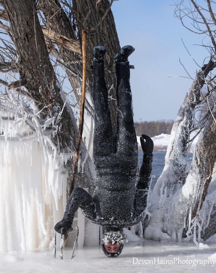 Ces surfeurs ont appris de façon brutale ce qui arrive quand tu fais du surf pendant un vortex polaire (18 photos) By Ipnoze.com Surf-hiver-vortex-polaire-devon-hains-photography-lac-superieur-michigan-006