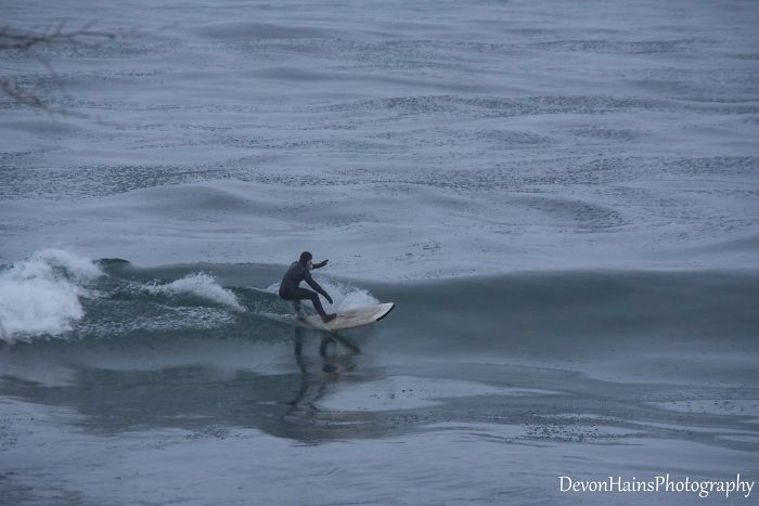 Ces surfeurs ont appris de façon brutale ce qui arrive quand tu fais du surf pendant un vortex polaire (18 photos) By Ipnoze.com Surf-hiver-vortex-polaire-devon-hains-photography-lac-superieur-michigan-009