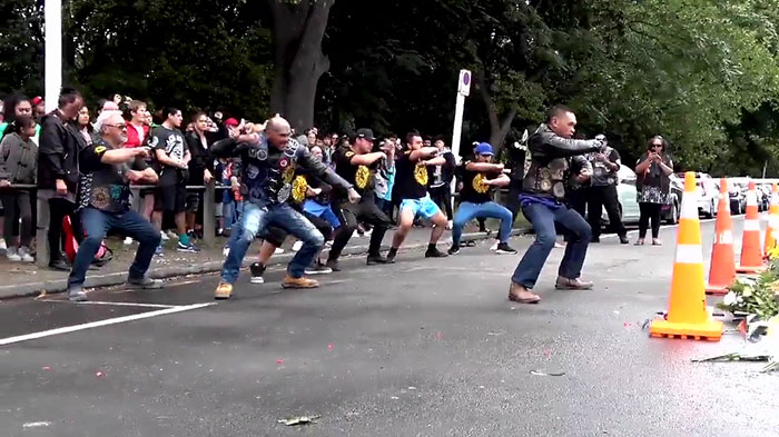 Une bande de motards a rendu hommage aux victimes de Christchurch en exécutant une danse Haka émouvante