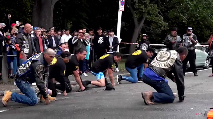 Une bande de motards a rendu hommage aux victimes de Christchurch en exécutant une danse Haka émouvante