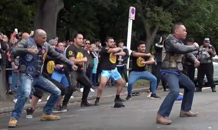 Une bande de motards a rendu hommage aux victimes de Christchurch en exécutant une danse Haka émouvante