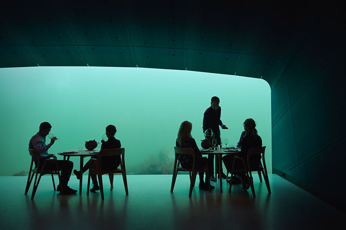 Un restaurant sous-marin a été inauguré en Norvège et il est hallucinant