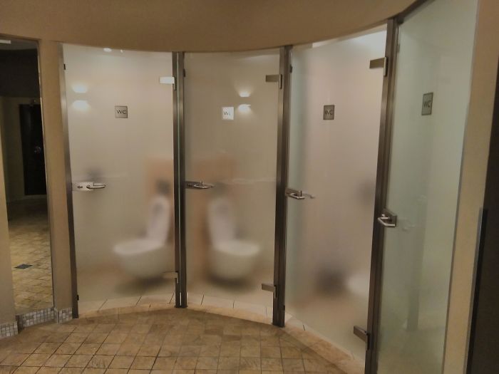 22 toilettes de l’enfer construites par des gens qui n’en ont probablement jamais utilisé une