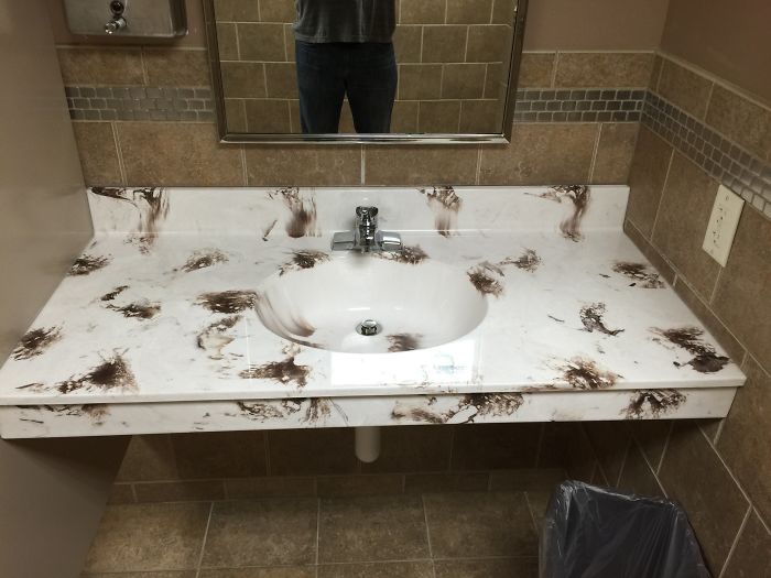 22 toilettes de l’enfer construites par des gens qui n’en ont probablement jamais utilisé une
