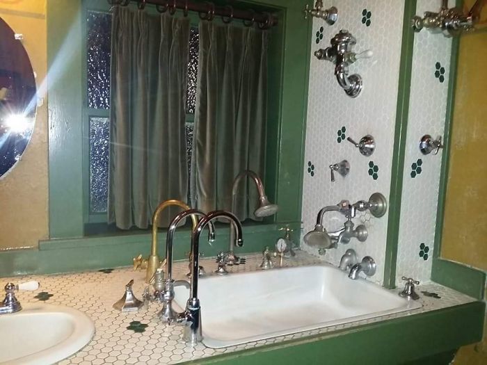 22 toilettes de l’enfer construites par des gens qui n’en ont probablement jamais utilisé une