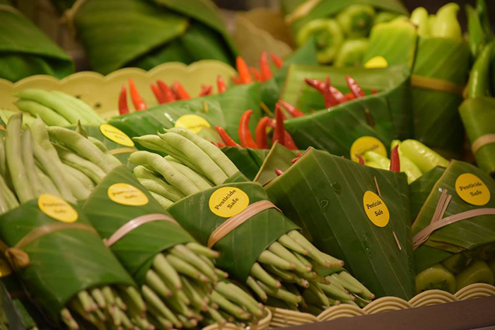 Ces supermarchés asiatiques ont recommencé à utiliser des feuilles au lieu du plastique