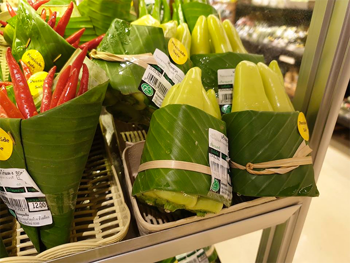 Ces supermarchés asiatiques ont recommencé à utiliser des feuilles au lieu du plastique